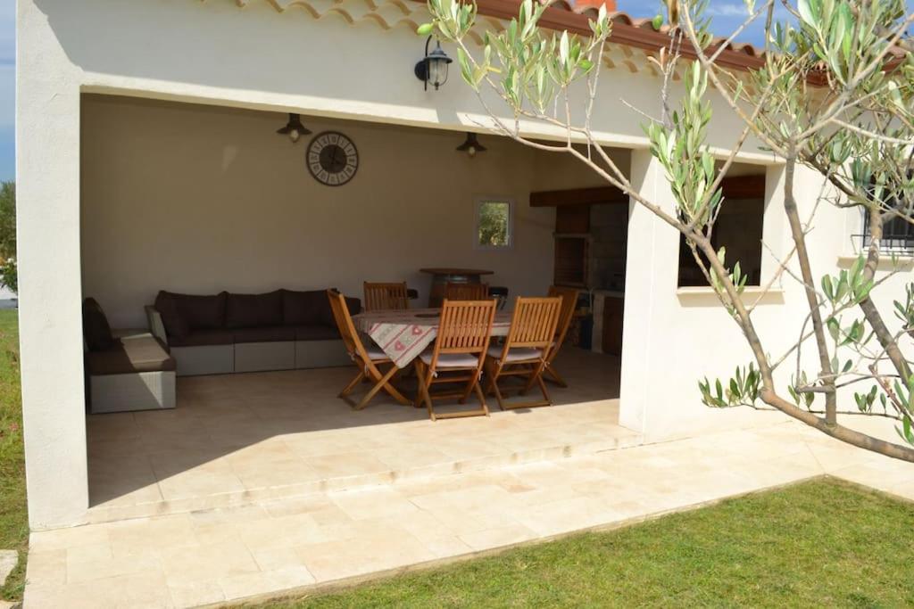 Meynes Joli Appartement Au Calme Entre Nimes Et Avignon מראה חיצוני תמונה