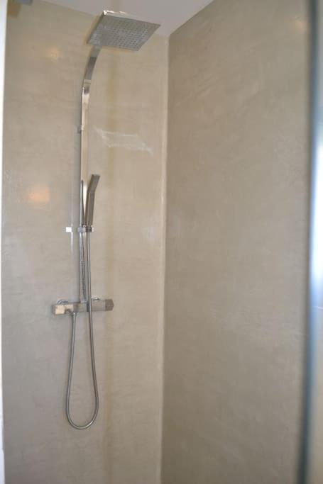Meynes Joli Appartement Au Calme Entre Nimes Et Avignon מראה חיצוני תמונה