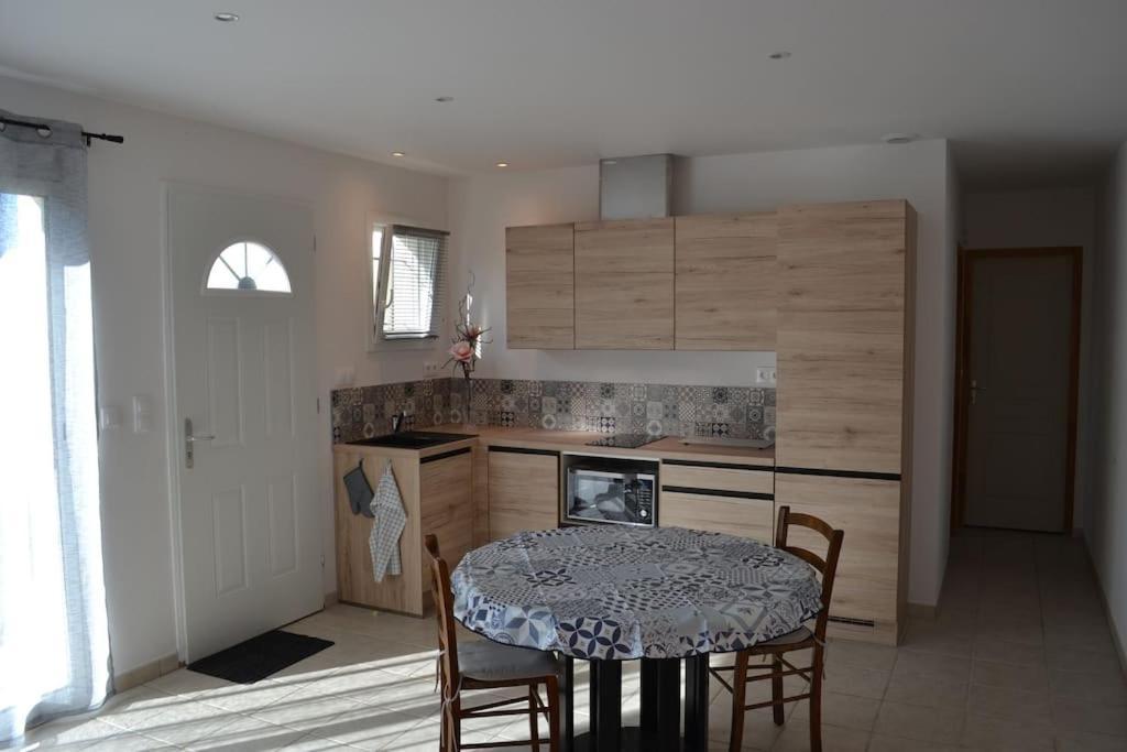 Meynes Joli Appartement Au Calme Entre Nimes Et Avignon מראה חיצוני תמונה
