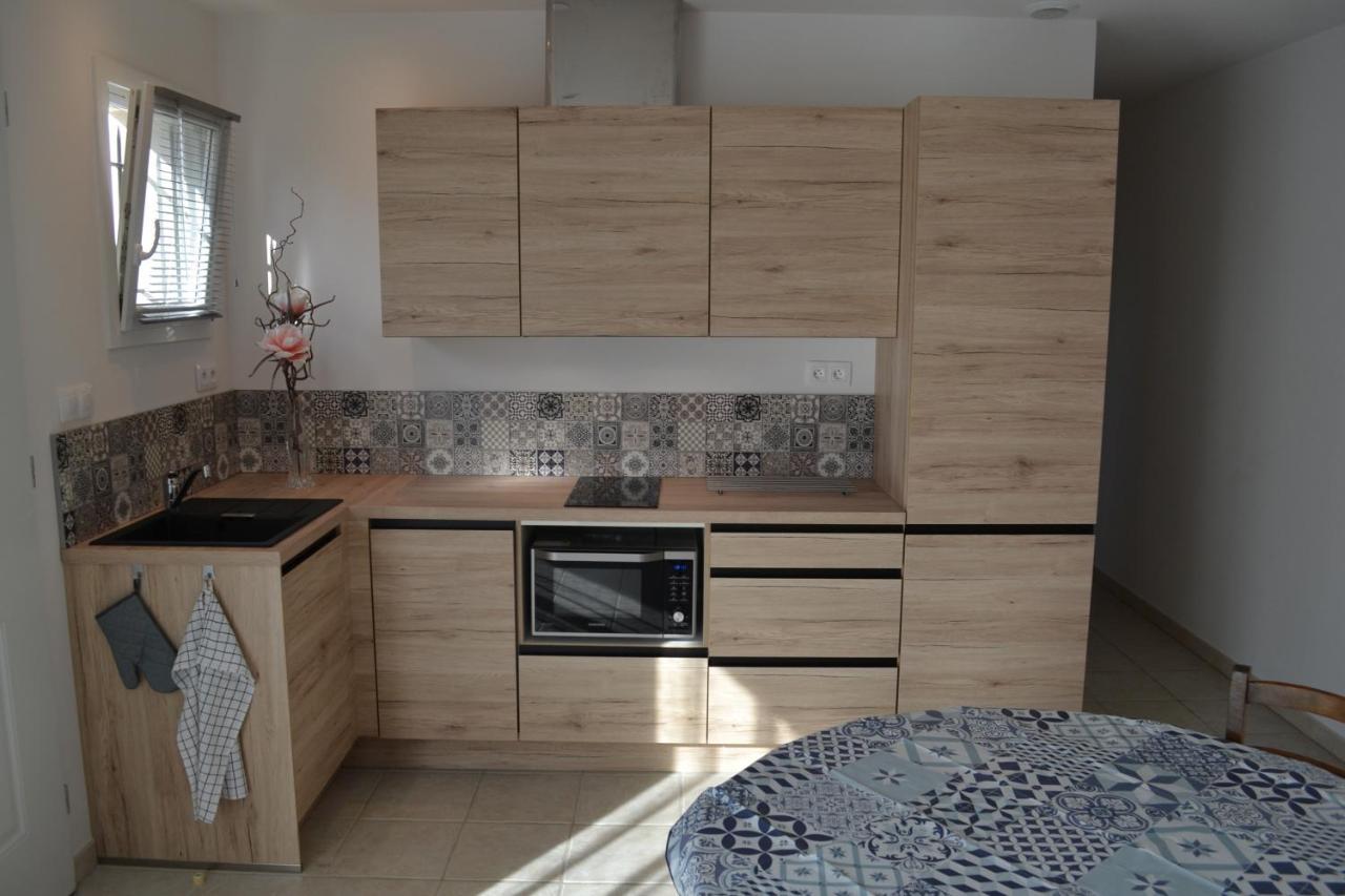 Meynes Joli Appartement Au Calme Entre Nimes Et Avignon מראה חיצוני תמונה
